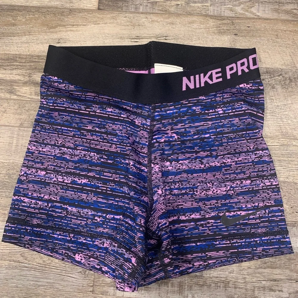 Nike Pros Bundle - Picture 5 of 16